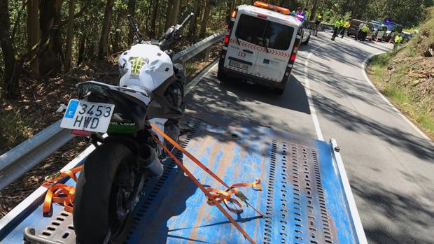 Dos jóvenes motoristas fallecieron en un accidente de moto ocurrido en Cuntis (Pontevedra)