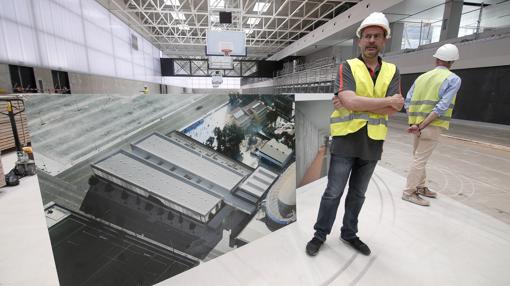 El entrenador del Valencia Basket, Pedro Martínez, en la visita a las instalaciones