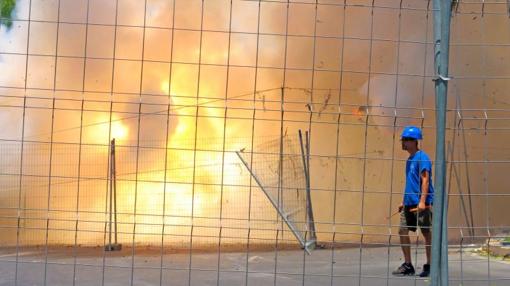 Un momento de la primera mascletà de 2017, este lunes