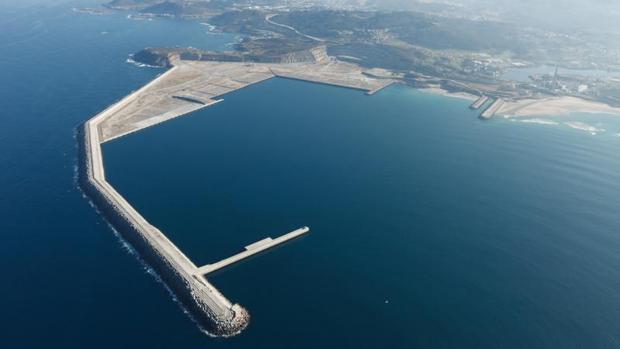 Vista aérea del Puerto Exterior de La Coruña en 2013