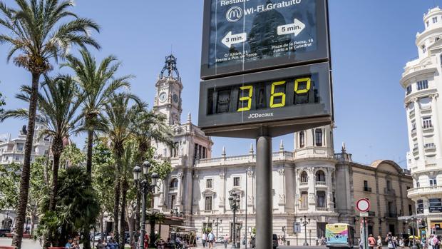 Imagen de un termómetro captada en el centro de Valencia