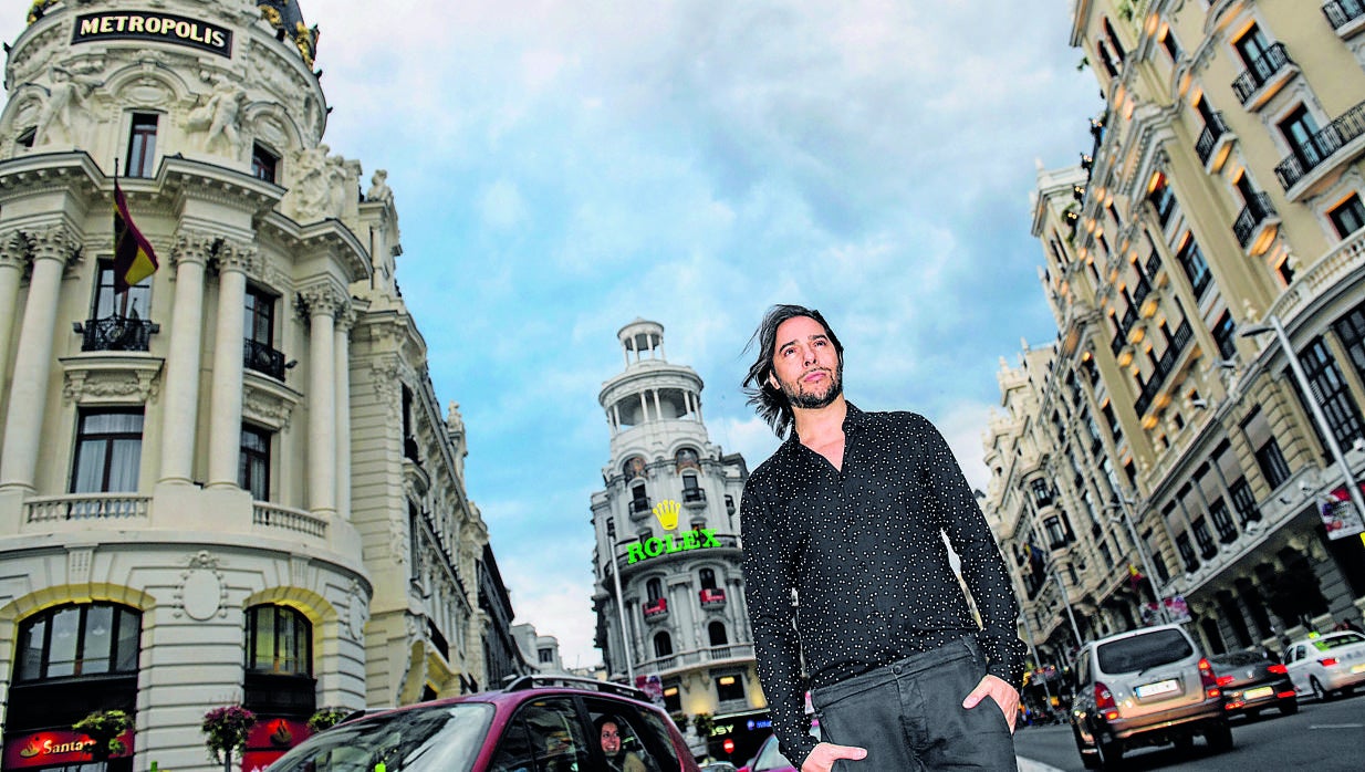 Joaquín Cortés, en un lugar emblemático de la capital de España, la esquina de Gran Vía con la Calle Alcalá