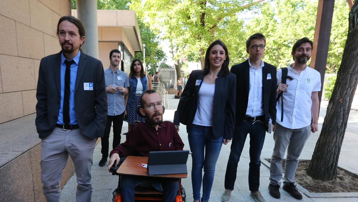 Pablo Iglesias, Pablo Echenique, Irene Montero, Íñigo Errejón y Rafa Mayoral, en una foto de archivo