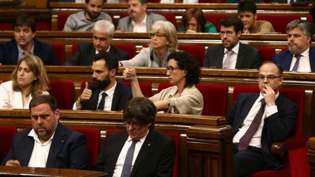 Un momento de un pleno en el Parlament de Cataluña