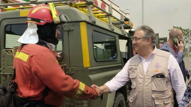 El ministro visitó ayer la zona de Mazagón afectada por un incendio