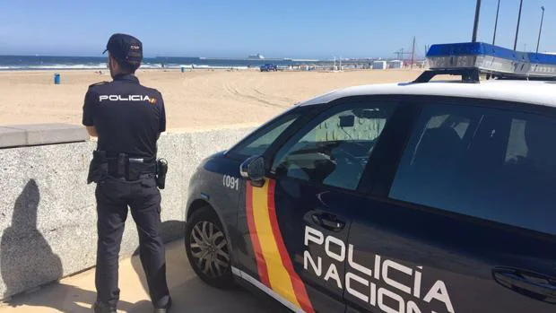 Imagen de archivo de una patrulla de la Policía Nacional en Valencia