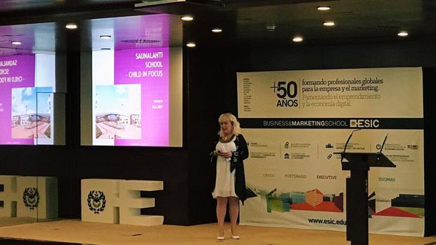 Imagen de la conferencia de Hanna Sarakorpi en ESIC de Valencia este miércoles