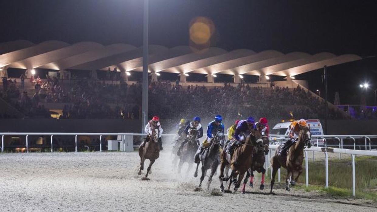 Carreras nocturnas en el Hipódromo de La Zarzuela de Madrid