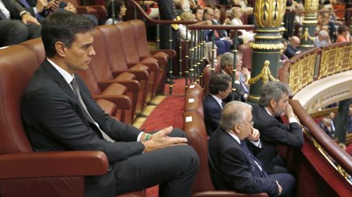 Pedro Sánchez recupera su papel como jefe de la oposición