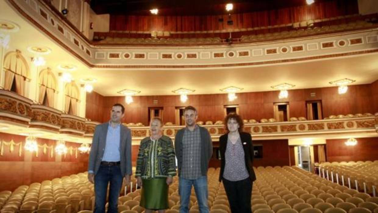 Diversas autoridades durante la presentación de la durante presentación de la Programación Lírica 2017