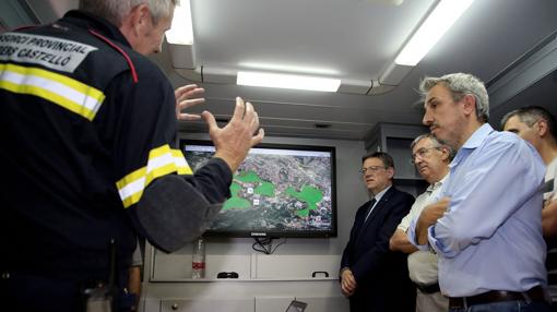 Imagen de la visita de Puig al Puesto de Mando Avanzado del incendio