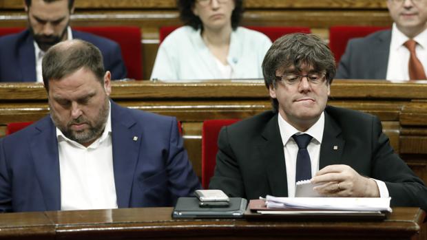 Sectores catalanistas exigen a Puigdemont desactivar la consulta
