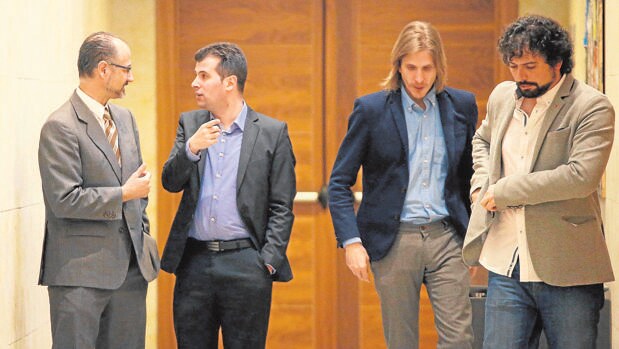 Los líderes autonómicos del PSOE, Luis Tudanca; Podemos, Pablo Iglesias, e IU, José Sarrión