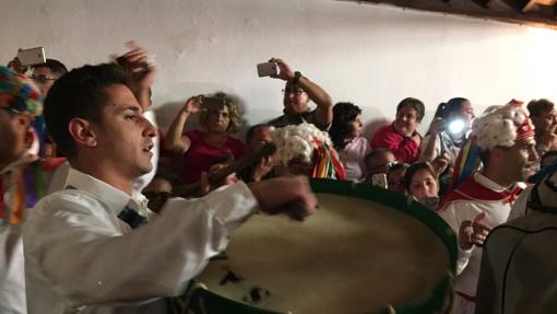 Un herreño este sábado haciendo homenaje con su presencia a la Virgen de los Reyes