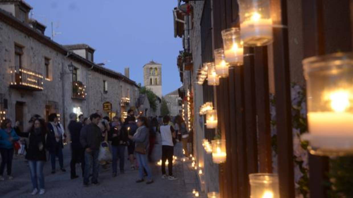 Más de cinco mil personas pudieron pasear por la villa iluminada