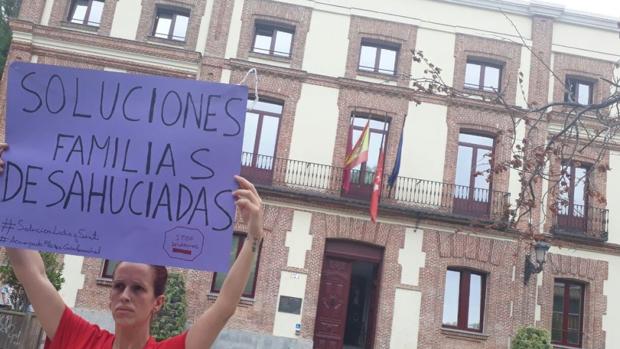 Una pareja desahuciada pierde al bebé que esperaban tras 16 días de acampada de protesta