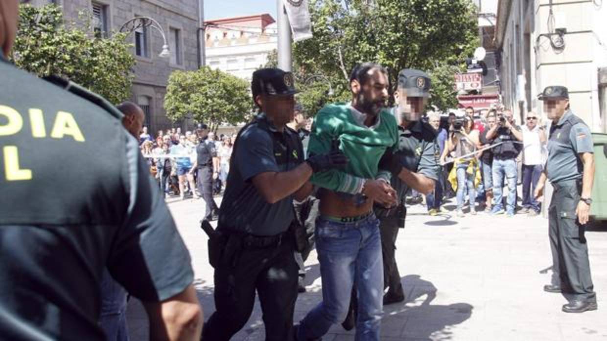 Oubel, durante su traslado ante el juez un día después del crimen