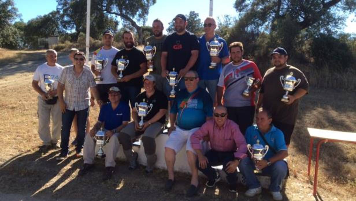 Foto de familia de los ganadores en las diferentes categorías