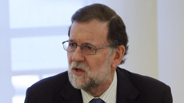 El Gobierno advierte a los ayuntamientos catalanes que no pueden participar en la consulta
