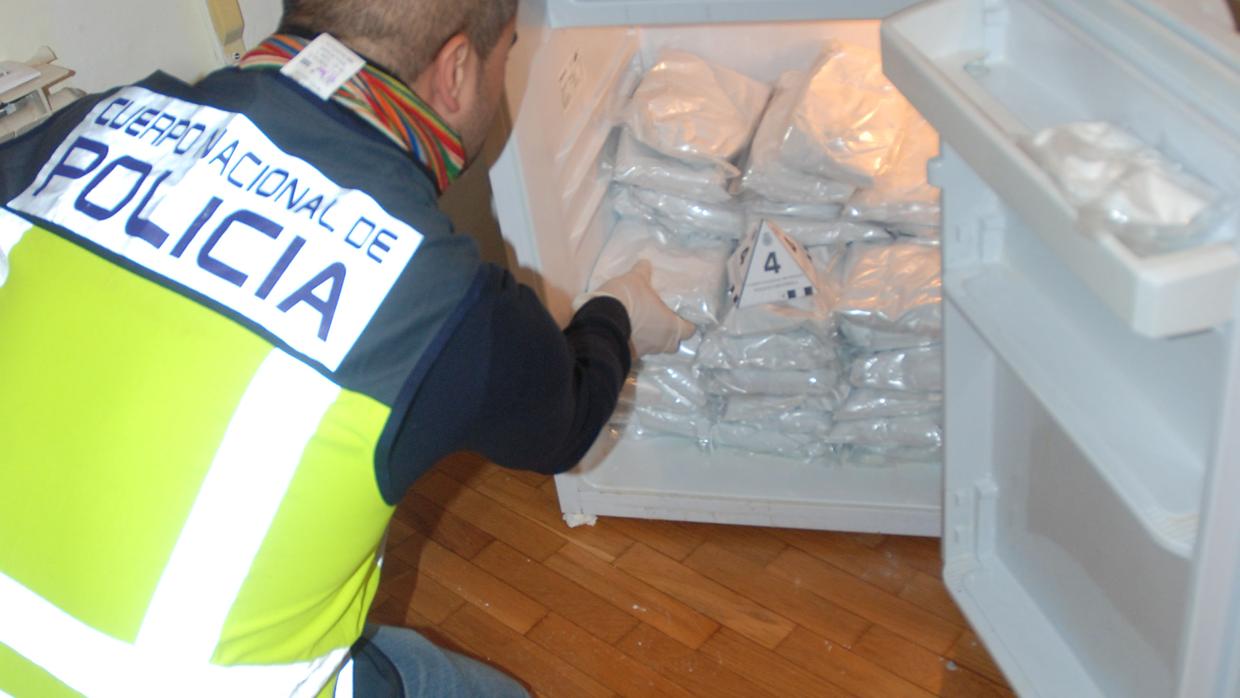 Frigorífico con bolsas de droga química importada de Holanda y procesada en un piso de Zaragoza