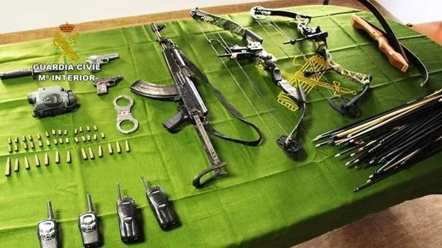 Imagen de las armas confiscadas en la operación