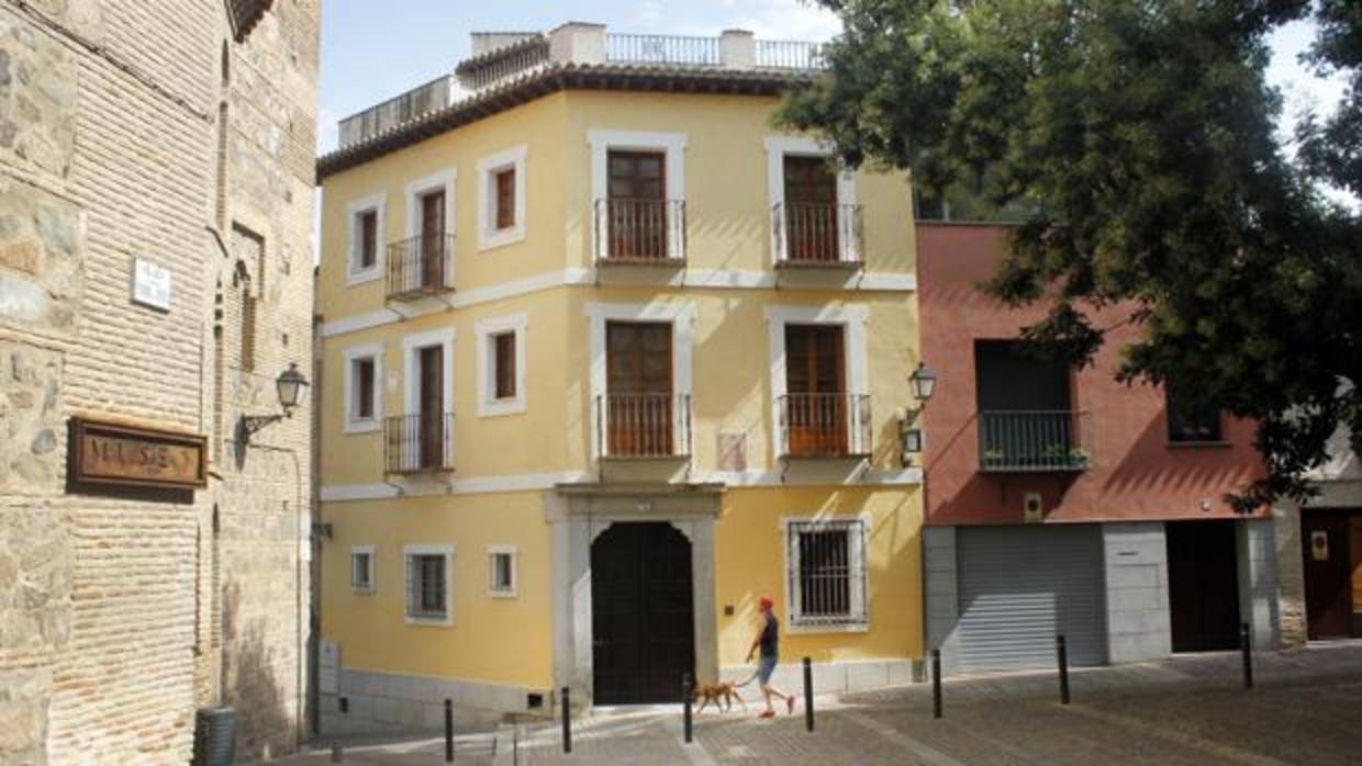 El inmueble con la fachada amarilla fue la casa de Paco de Lucía en Toledo