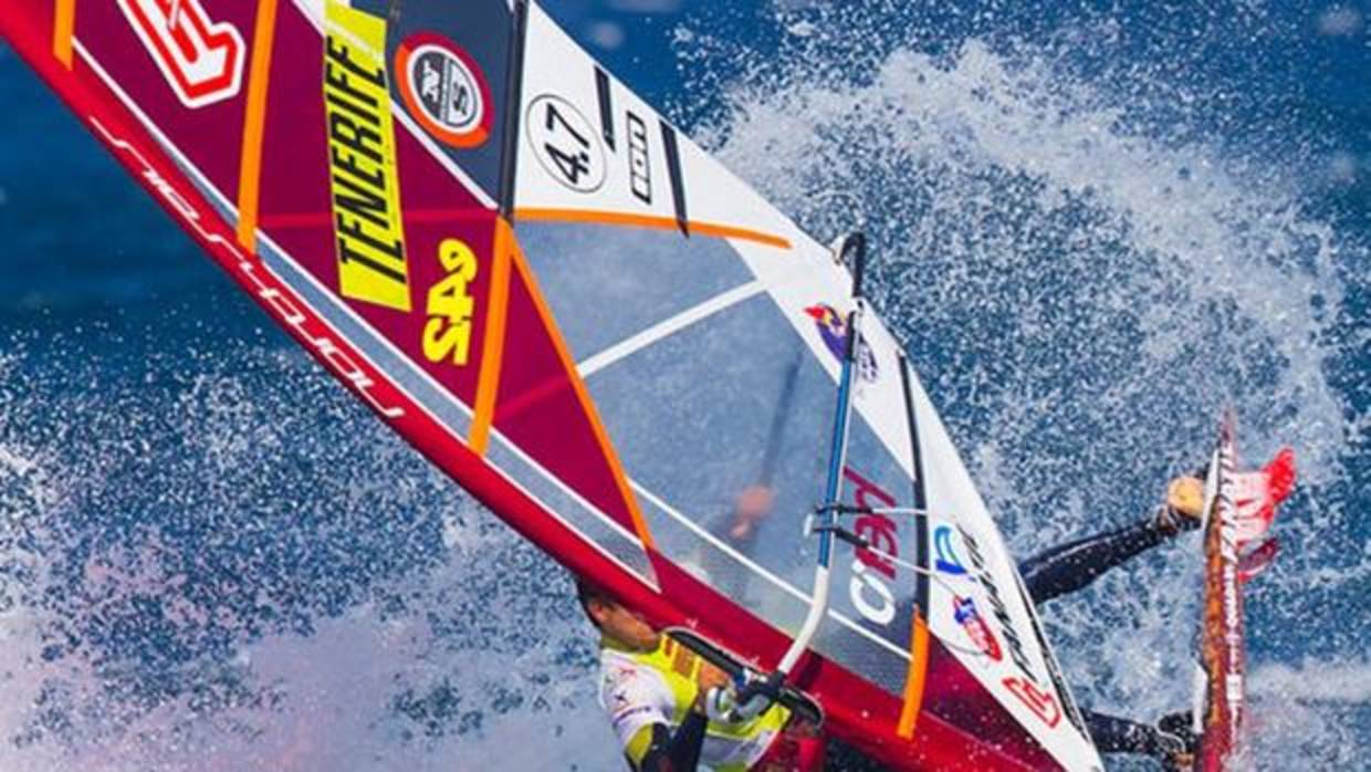 Vídeo: el mejor windsurf del mundo desde Tenerife