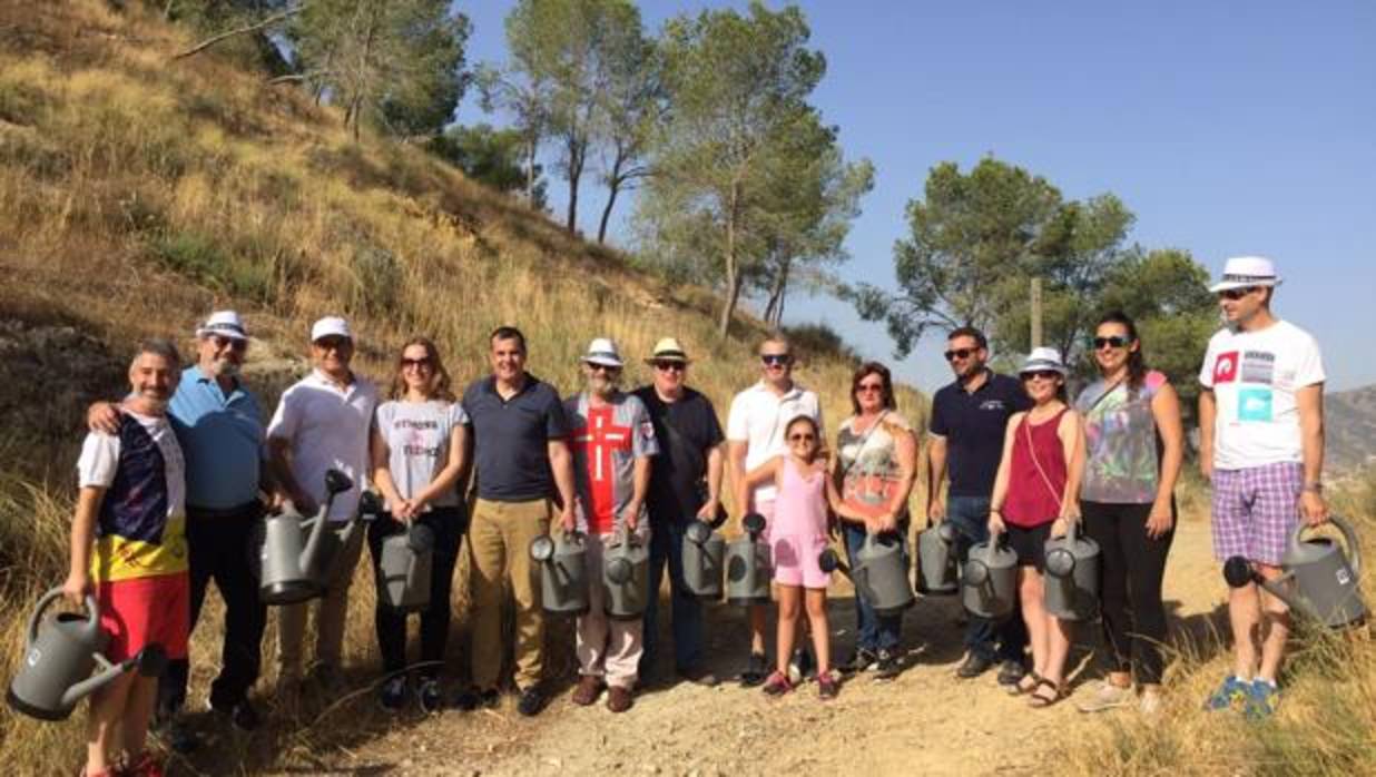 Imagen de la jornada de riego de los árboles del Monte de San Miguel