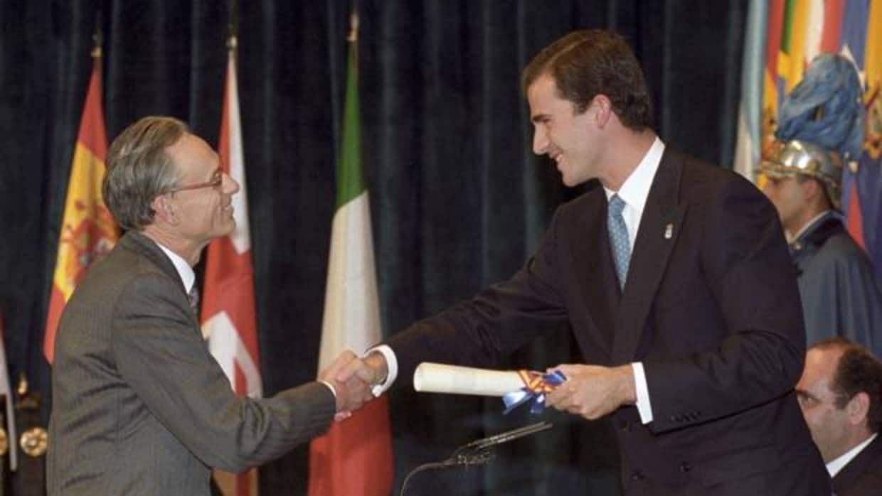 Elliot recibió el Príncipe de Asturias en 1996