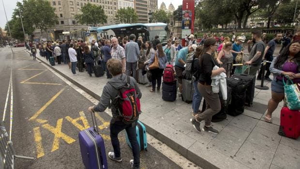 Colas en el Aerobus de Barcelona durante la útima huelga de taxis en Barcelona