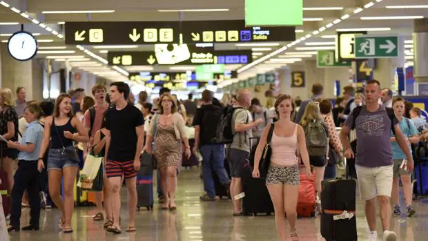 Un sindicato denuncia que la Policía está «desbordada» en el aeropuerto de Palma
