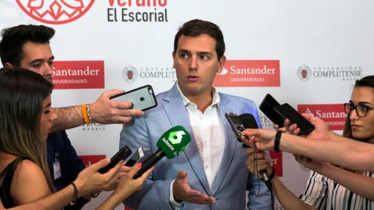 El presidente de Ciudadanos, Albert Rivera, en los cursos de verano que imparte la Universidad Complutense de Madrid en su centro adscrito en El Escorial