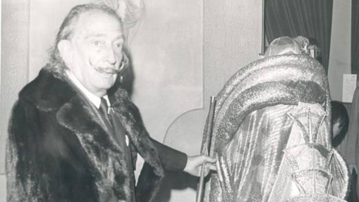 Dalí, durante la inauguración de su museo en Figueres