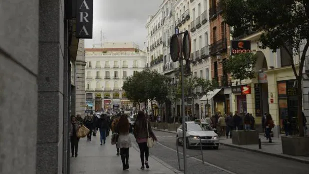La calle de Carretas, entre JacintoBenavente y la Puerta del Sol, será