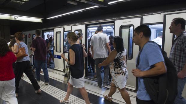 El metro de Barcelona acumula ya diez lunes de huelgfa