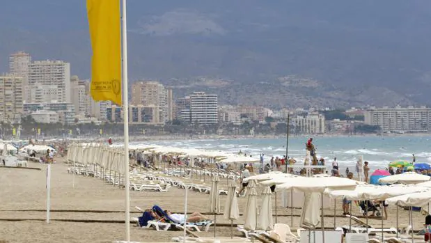 Imagen de archivo de la playa de San Juan de Alicante