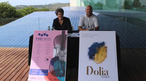 Maite Serrat y Carlos Linares, durante la presentación del programa de verano