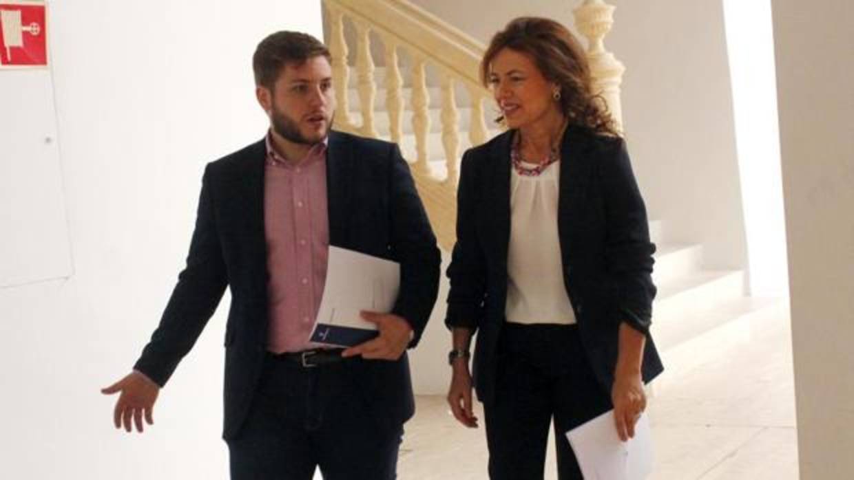 Nacho Hernando y Aurelia Sánchez, en el Palacio de Fuensalida, sede del Gobierno regional