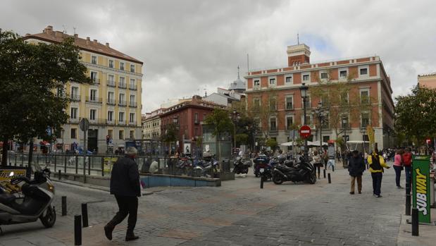 Un «hipster» agrede a una pareja en Madrid: piropea a la novia y después apuñala al novio