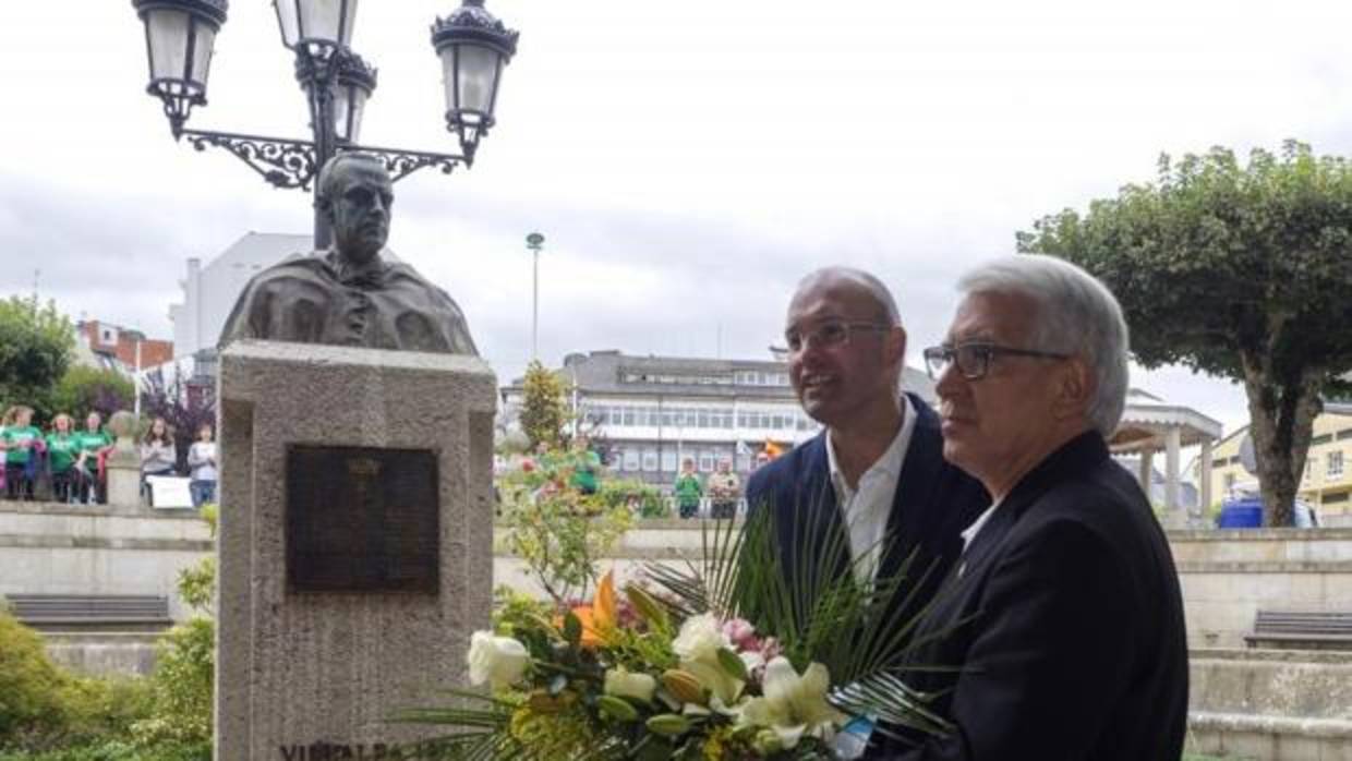 Tellado y Agustín Baamonde realizan la ofrenda floral