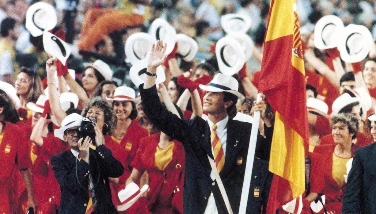 Don Felipe desfila como abanderado en los Juegos Olímpicos de Barcelona 1992