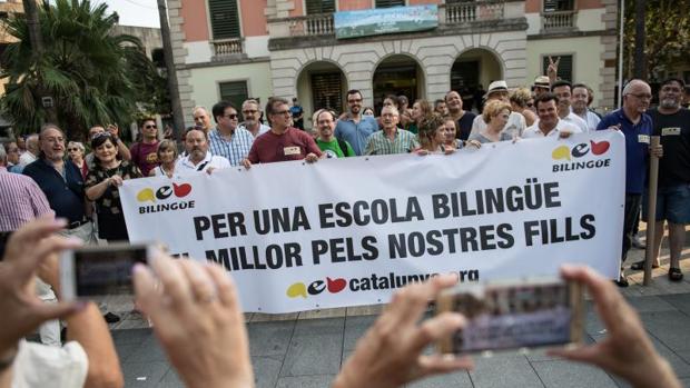 La AEB celebra el apoyo recibido en la acción de protesta en Castelldefels