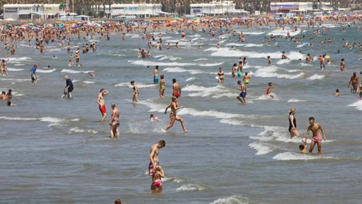 Imagen tomada este lunes en la playa de Las Arenas