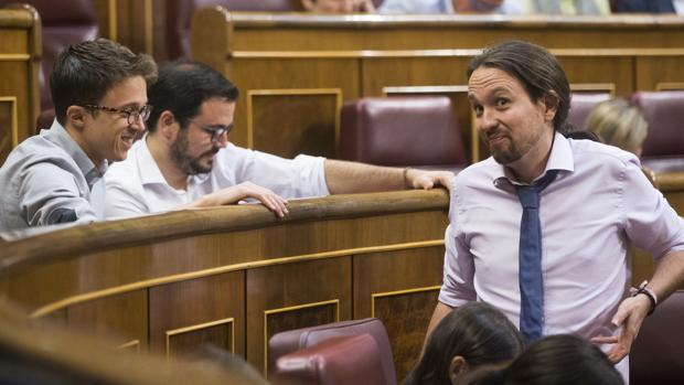 Pablo Iglesias e Íñigo Errejón, en el Congreso de los Diputados