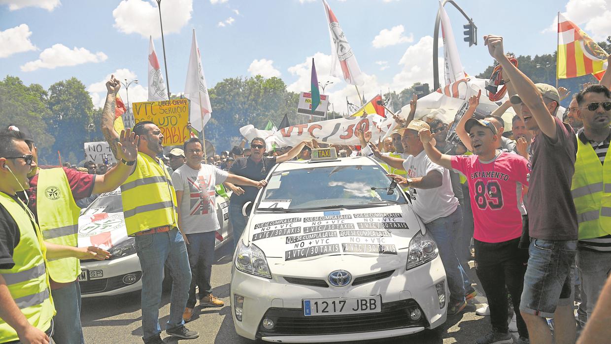 Cientos de taxistan protestan durante otra jornada anterior de paros, el pasado 30 de mayo