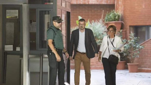 Jaume Clotet, saliendo de las dependencias de la Guardia Civil, tras declarar, ayer