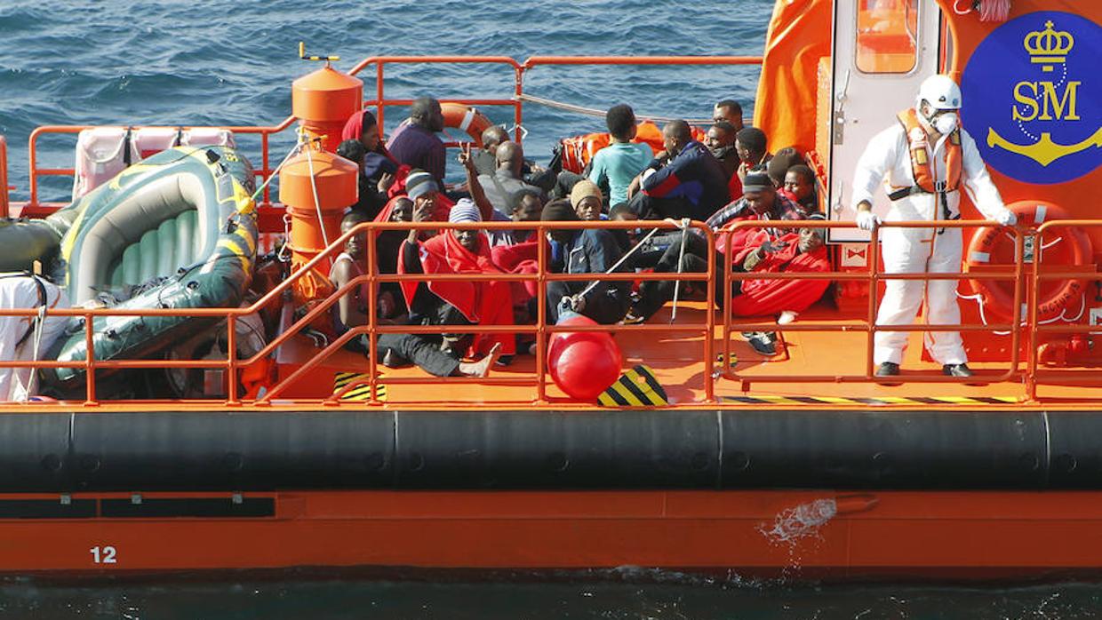 Salvamento Marítimo, durante el rescate en el Estrecho de Gibraltar