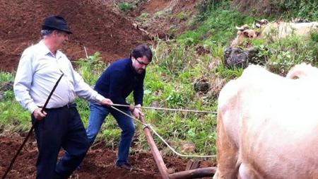 Antona en El Manchón, Breña Alta, con la asociación agroganadera El Frescal