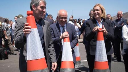 Fernando Clavijo, Antonio Morales y Mercedes Roldós en La Aldea (Gran Canaria)