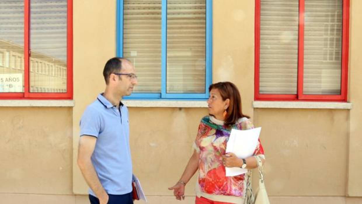 Victoria Soto visitando el colegio Cristobal Colón de Valladolid